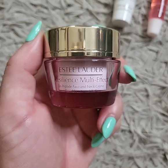 Beauty Bundle Estee Lauder Clinique Kiehls Lip Oil Hello Kitty Skin Face Lips ✨️